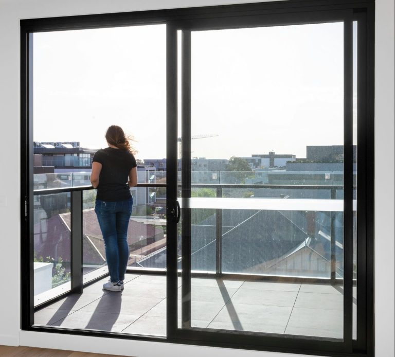 r-architecture-jwX_BXi_Xds-unsplash