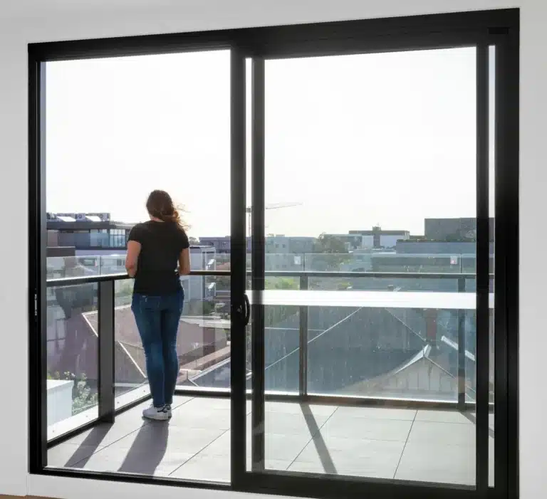 r-architecture-jwX_BXi_Xds-unsplash